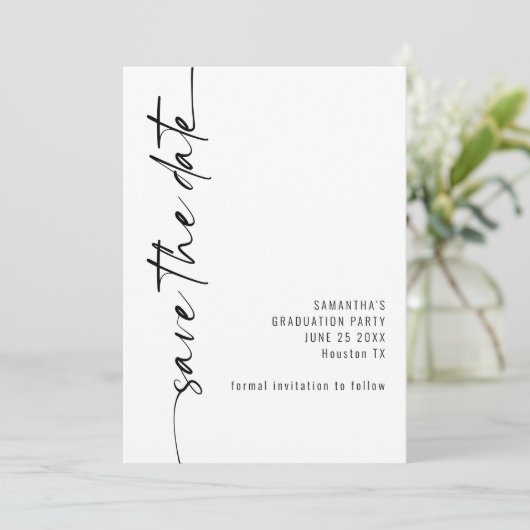 Minimalistisch geroteerd kalligrafie Afstuderen Save The Date (Staand voorkant)