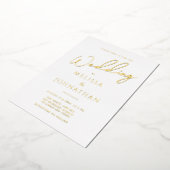 Minimalistisch Gold Foil Script Clean Elegant Wedd Folie Uitnodiging (Gedraaid)