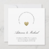 Minimalistisch Gold Heart Modern Script Wedding Kaart (Voorkant)