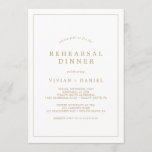 Minimalistisch Gold Typography Rehearsal Dinner Kaart<br><div class="desc">Deze minimalistische uitnodiging voor een repetitief diner voor goudkoorts is perfect voor een eenvoudige trouwrepetitie. Het moderne romantische ontwerp kenmerkt klassieke goud- en witte typografie.  in elke kleur. Houd het ontwerp eenvoudig en elegant,  zoals het is,  of personaliseer het door uw eigen grafiek en kunstwerk toe te voegen.</div>