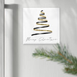 Minimalistisch Goud Zwart Artsy Boom Vrolijk Kerst Magneet<br><div class="desc">Minimalist Gold Black Artsy Tree Merry Christmas is in een stijlvolle set handgeschreven stijl script en een lint zoals simplistische boom illustratie.</div>