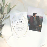 Minimalistisch gouden geometrische weduwfoto RSVP<br><div class="desc">Minimale RSVP-kaarten voor je bruiloft! Moderne vormgeving met een faux gouden geometrische grens en klassieke typografie. Deze kaarten keren terug naar een foto van je keuze. Een veelzijdig ontwerp dat kan worden aangepast aan veel trouwthema's. Klik op "Deze sjabloon aanpassen" om de datum, de plaats en de staat en het...</div>