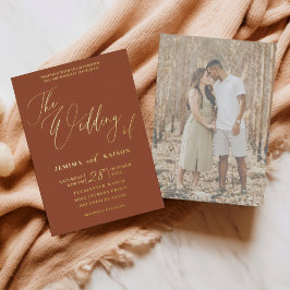 Minimalistisch goudkalligrafie Terracotta Wedding Folie Uitnodiging