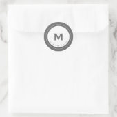 Minimalistisch grijs monogram Medallion met naam Ronde Sticker (Tas)