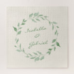 Minimalistisch Groen Botanisch Wreatsaangepast Legpuzzel<br><div class="desc">Deze stijlvolle puzzel toont een prachtige minimalistische botanische waterverf krans in zacht groene tinten, ideaal voor het toevoegen van een vleugje natuur-geïnspireerde elegantie. Personaliseer het met uw namen en speciale datum om een doordachte en gedenkwaardige aandenken te creëer. Ideaal voor het vieren van bruiloften, jubilea of een speciale gelegenheid, deze...</div>