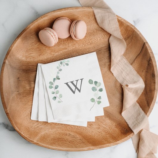 Minimalistisch groen eucalyptus monogram bruiloft servet