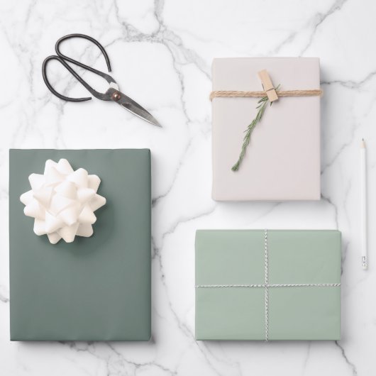 Minimalistisch groen salie beige effen kleur bruil inpakpapier vel (Voorkant)