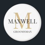 Minimalistisch Groomsman Black Gold Custom Monogra Magneet<br><div class="desc">Modern Gold en Black Monogrammed round magnet voor groomsmen - Creëer uw eigen aangepast groomsman-cadeau door de naam en het monogram van de ontvanger toe te voegen. Een uniek en doordacht cadeau voor leden van de trouwpartij. Je kunt de sjabloon veranderen in de beste man, vader-van-de-groom, enz. Wilt u een...</div>
