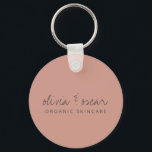 Minimalistisch handgeschreven script Dusty Roos Bu Sleutelhanger<br><div class="desc">Draag uw merk in stijl met deze minimalistische handgeschreven Script Dusty Roos Business Sleutelhanger. Met een zacht stoffige rozen achtergrond en een elegant handgeschreven script is deze sleutelhanger een chique en functionele manier om uw bedrijfsnaam of een aangepast bericht te laten zien. Perfect voor bedrijfsevenementen, promotionele weggeefacties of als stijlvol...</div>