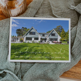 Minimalistisch handgeschreven We hebben verplaatst Briefkaart