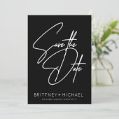 Minimalistisch handschrift met briefterend zwart save the date (Staand voorkant)