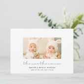 Minimalistisch Hoe meer de merrier twins foto Aankondiging (Staand voorkant)