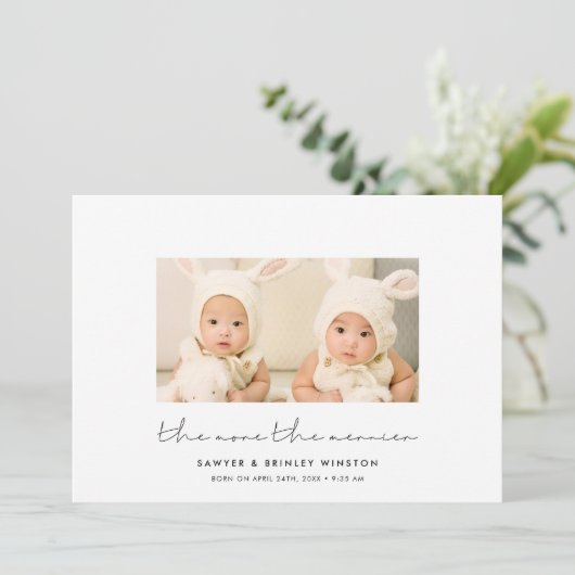 Minimalistisch Hoe meer de merrier twins foto Aankondiging (Staand voorkant)