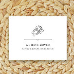 Minimalistisch Hoefijzer | Verhuisaankondiging Briefkaart<br><div class="desc">Deze trendy maar elegante, zwart-wit bewegende aankondigingen hebben een moderne en minimalistische rustieke stijl, met klassieke tekst die zegt "We hebben verplaatst" (u kunt deze tekst gemakkelijk wijzigen). Een handgetekend paar hoefijzers is te zien in een subtiele illustratie, voor een bijgewerkte look om te passen aan uw land, westerne of...</div>