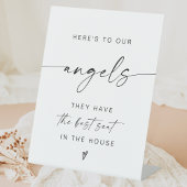 Minimalistisch in liefdevol geheugenteken, huwelij reclamebord met voetstuk