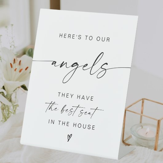 Minimalistisch in liefdevol geheugenteken, huwelij reclamebord met voetstuk