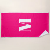 Minimalistisch initiaal van warme fuchsia monogram strandlaken (Voorkant)