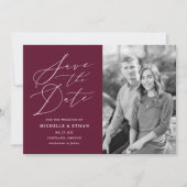 Minimalistisch kalligrafiescript Burgundy Foto Save The Date (Voorkant)