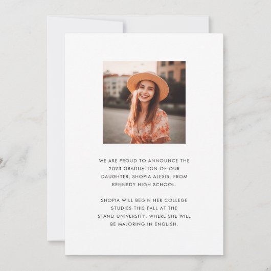 Minimalistisch kalligrafiescript Twee Foto Afstude Aankondiging (Achterkant)