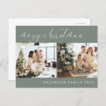 Minimalistisch kerstcadeautje | Sage Green Briefkaart<br><div class="desc">Het minimalistische Wenskaart van het Kerstseizoen van het Manuscript in Sage Green Theme met twee familiefoto's u kunt personaliseren. Stuur het deze kerst naar je familie en vrienden.</div>