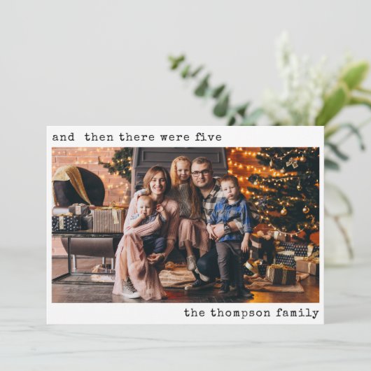 Minimalistisch kerstfeest toen waren er vijf gezin feestdagenkaart (Staand voorkant)