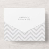 Minimalistisch kerstviering Multi-Photo Grey Chevr All In One Uitnodiging (Achterkant)