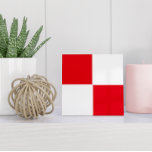 Minimalistisch Kroatisch rood wit geometrisch Tegeltje<br><div class="desc">Deze minimalistische keramische tegel is voorzien van een rood en wit Kroatisch gevlekt patroon.</div>