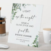 Minimalistisch licht op het nachtgloed dansbord reclamebord met voetstuk (Insitu)