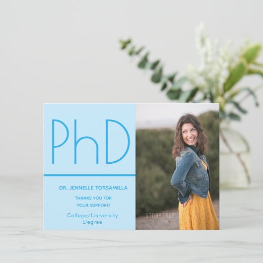 Minimalistisch lichtblauw foto PhD-graad Aankondiging (Staand voorkant)