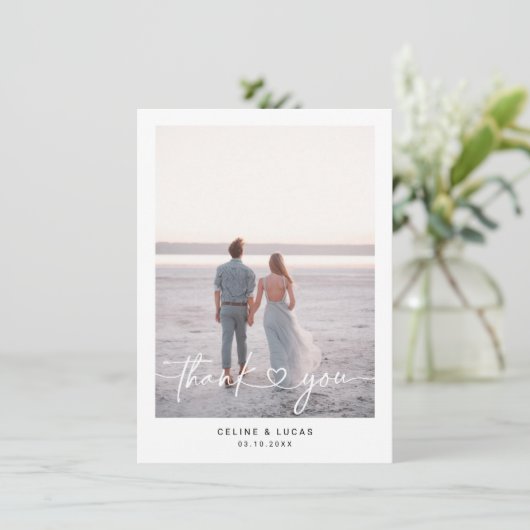 Minimalistisch liefdeshartsscript bruiloft foto bedankkaart (Staand voorkant)
