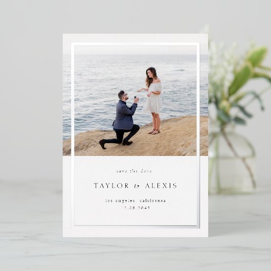 Minimalistisch Lijst Foto Opslaan Datum Silver Folie Uitnodiging (Staand Voorkant)