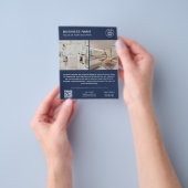 Minimalistisch Logo Foto QR-code Marineblauw Zakel Flyer (Hand)