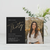 Minimalistisch Manuscript Black en Gold 30th Birth Kaart (Staand voorkant)