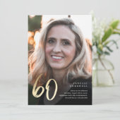 Minimalistisch Manuscript Black en Gold 60th Birth Kaart (Staand voorkant)