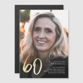 Minimalistisch Manuscript Black en Gold 60th Birth Magnetische Uitnodiging (Voorkant / Achterkant)