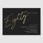 Minimalistisch Manuscript Black en Gold 80th Birth Magnetische Uitnodiging (Voorkant)