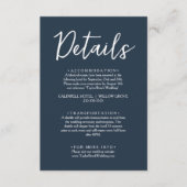 Minimalistisch marineblauw script moderne bruiloft informatiekaartje (Voorkant)