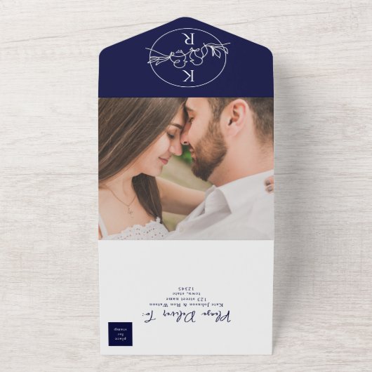 Minimalistisch marinemaand blauw huwelijk all in one uitnodiging (Buitenkant)