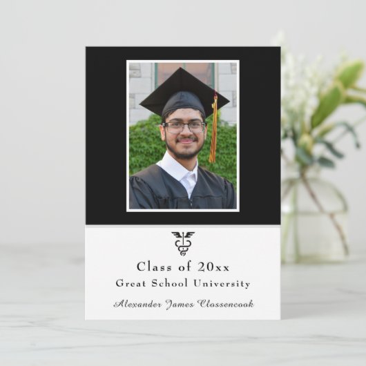 Minimalistisch Medisch Afstuderen Modern Zwart Wit Aankondiging (Staand voorkant)