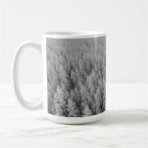 Minimalistisch mistig winterbos koffie latte Mok