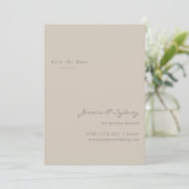 Minimalistisch Modern Beige Taupe Script Sla de da Save The Date (Staand voorkant)
