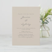 Minimalistisch modern beige Taupe Script Weddensch Kaart (Staand voorkant)