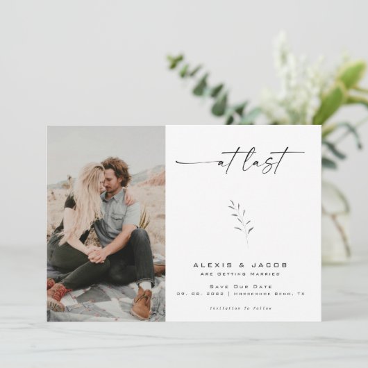 Minimalistisch modern bij laatste kalligrafie save the date (Staand voorkant)