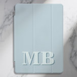 Minimalistisch modern blauw Initiaal monogram iPad Pro Cover<br><div class="desc">Blue Minimalist Modern Initiaal Monogram iPad-hoesje. Creëer uw eigen gepersonaliseerde iPad Case met aangepaste initiaal naam.</div>