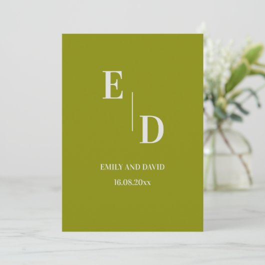 Minimalistisch modern elegant groen monogram huwel save the date (Staand voorkant)