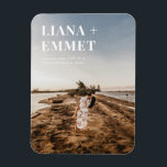 Minimalistisch modern fotohuwelijk sparen de datum magneet<br><div class="desc">Deze sparen de datum kenmerkt een foto van het paar voor de perfecte manier om familie en vrienden uw trouwdatum te laten kennen!</div>