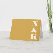 Minimalistisch modern monogram Saffron Yellow Wedd Bedankkaart (Voorkant)