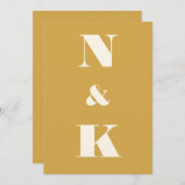 Minimalistisch modern monogram Saffron Yellow Wedd Kaart (Voorkant / Achterkant)