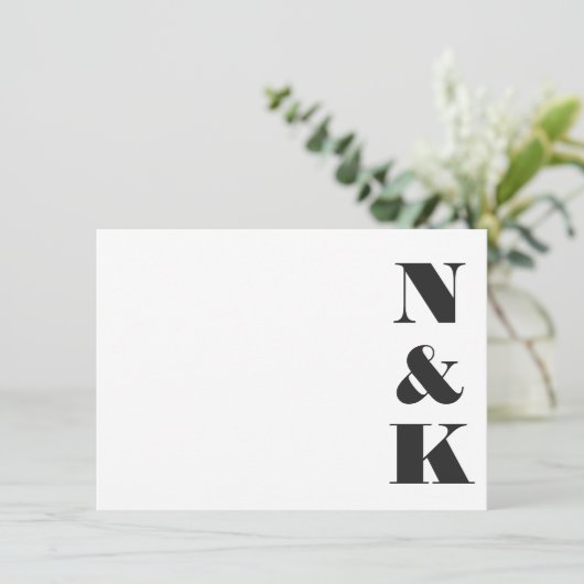 Minimalistisch modern monogram zwart en wit huweli notitiekaartje (Staand voorkant)