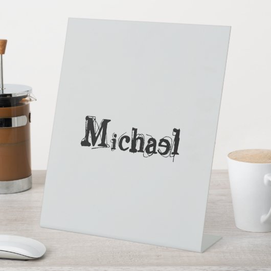 Minimalistisch modern monogram, zwarte grijs reclamebord met voetstuk (Insitu)